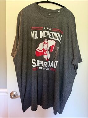 Disney Mr. Incredible Graphic Tee - Dark Gray with Red and White